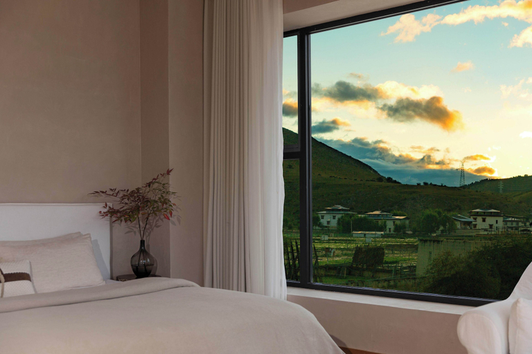 Bedroom 2, Liz's heart is in the sky, Dêqên Tibetan