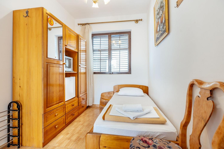 Others 3, Radic Rooms