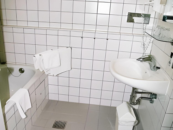 Bathroom 4, Hotel Sedes, Berlin