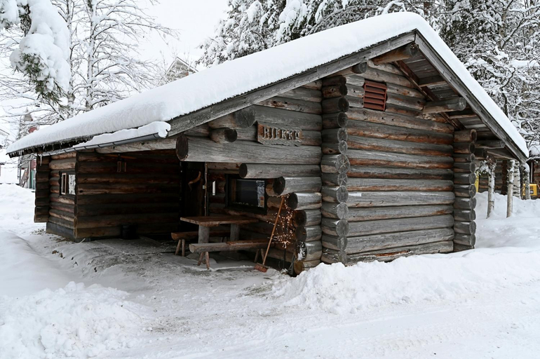 Others 4, Classic Log Cabin Ski-in Ski-out, Lapland