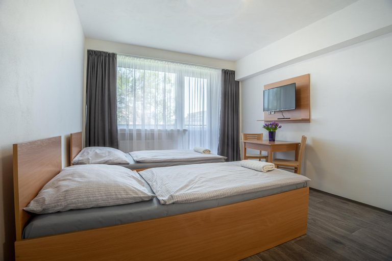 Others 3, Apartmany a Studia Zamecky park, Most