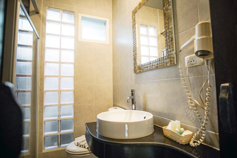 Bathroom 4
