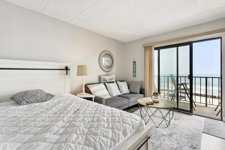 Beachfront Fourth-Floor Condo with Community Pool!, Cape May