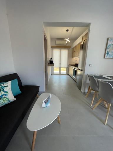 Others 2, Villa Rodelia 1, Ionian Islands