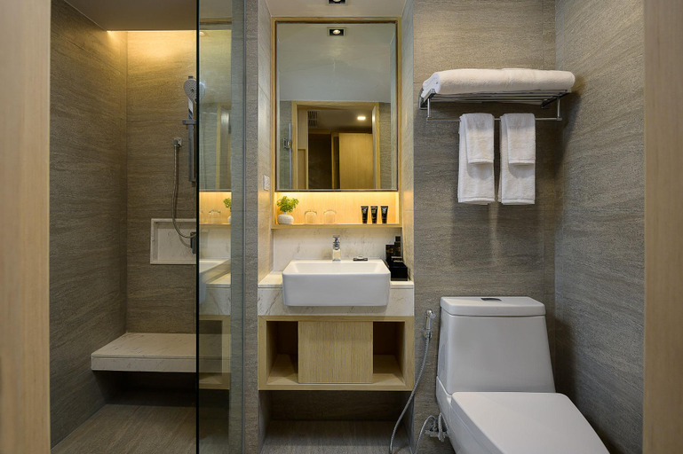 Bathroom 10