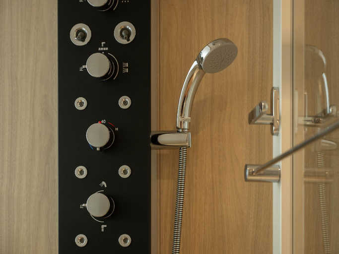 Bathroom 19