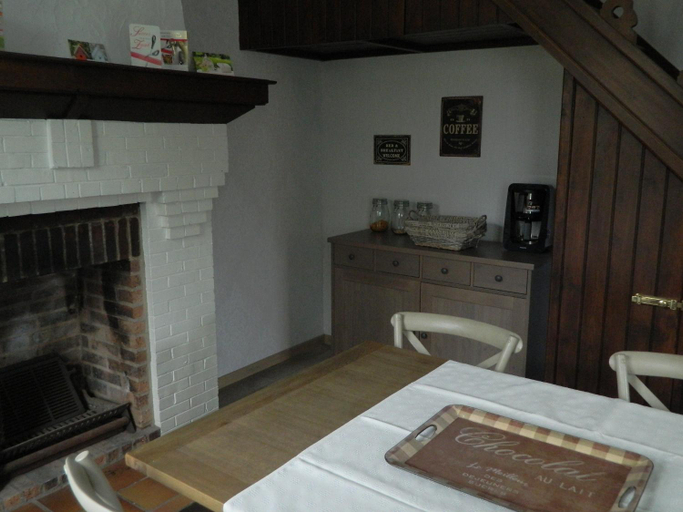 Bedroom 2, B&B Les Tcheous, Liège