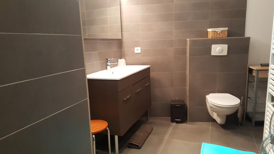 Bathroom 3, U Muzzelo, Haute-Corse