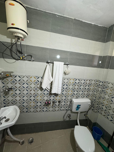 Bathroom, Nature's Vibe Homestay-Hill View, Garden and Patio, Nainital