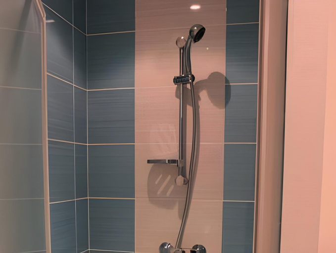 Bathroom 4, La Source, Isère