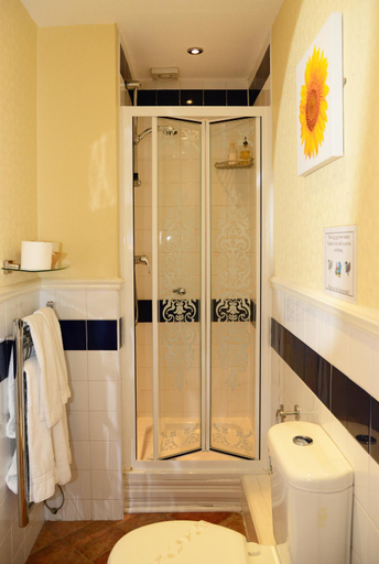 Bathroom, The Cumberland, Conwy