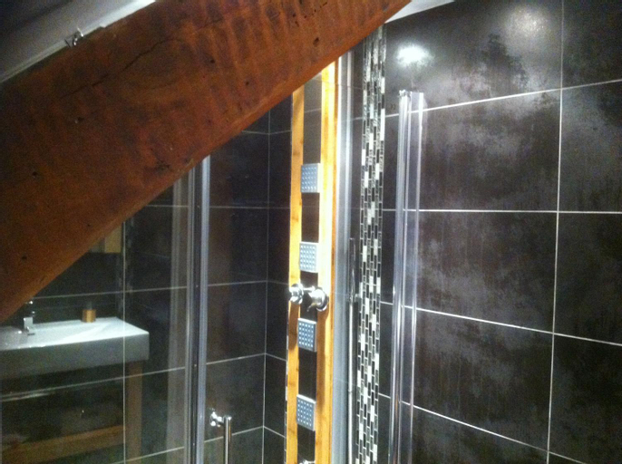 Bathroom 14