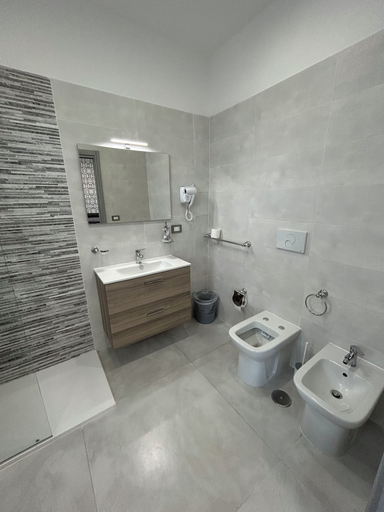 Bathroom 4, SKYCITY 2, Napoli