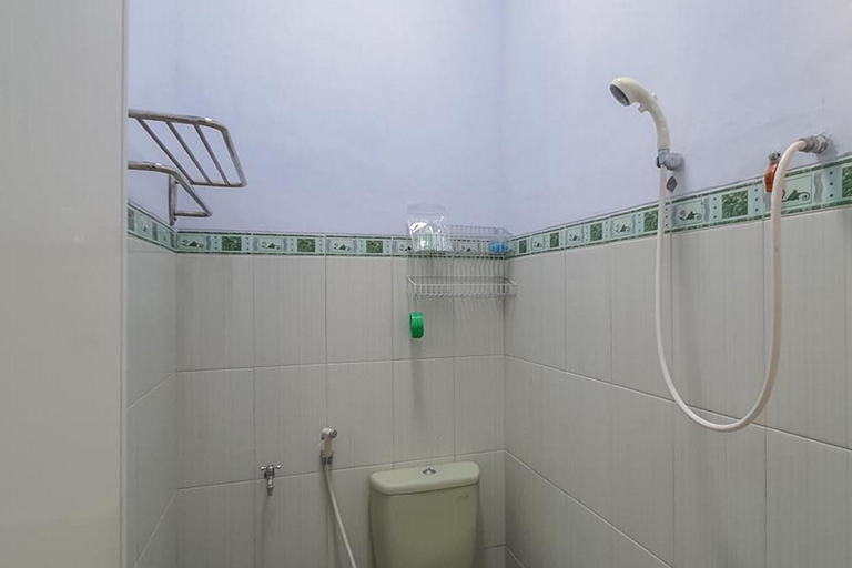 Bedroom 3, Angrumba Family Homestay near RSUD Caruban Mitra RedDoorz, Madiun