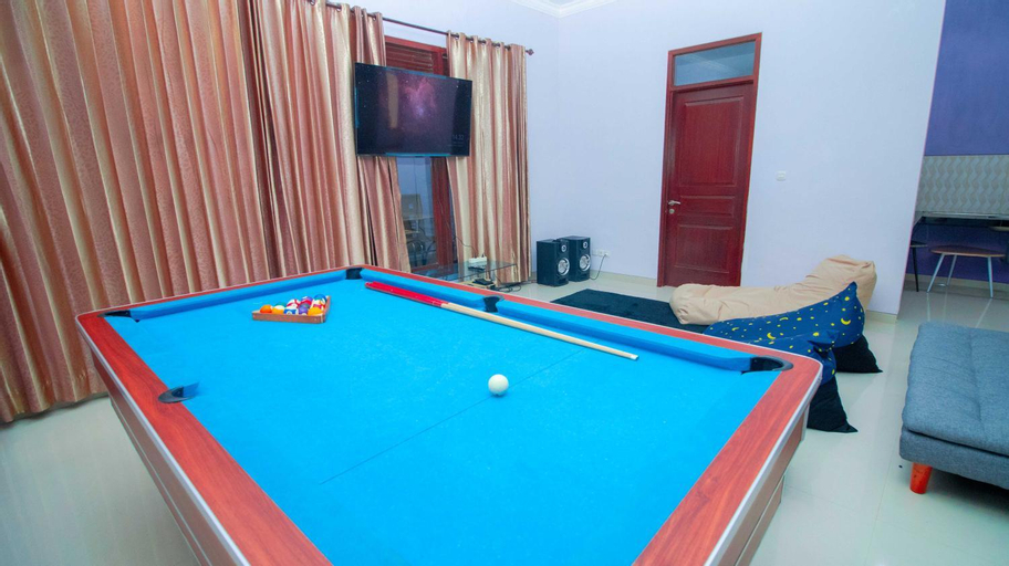Others 3, Villa Surga Dunia with Private Pool and Billiard, Malang