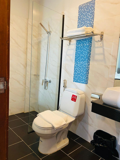 Bathroom 11