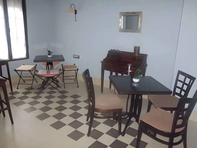 Others 4, Casa Ruy Lopez, Badajoz