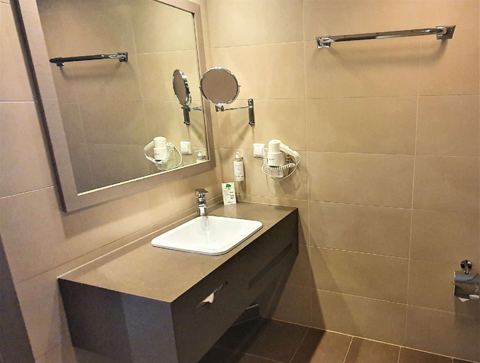 Bathroom 11