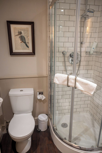 Bathroom 4, Cross Hands Hotel Old Sodbury by Greene King Inns, South Gloucestershire