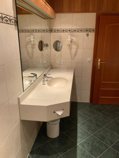 Bathroom 10