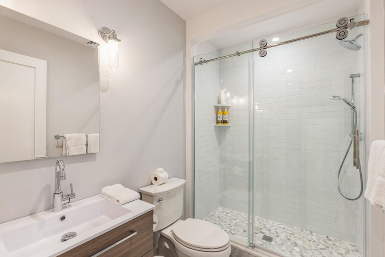 Bathroom 3, Villa Kimaal - Luxury with pool, Suffolk