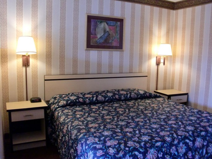 Bedroom 2, TravelStar Inn & Suites, El Paso
