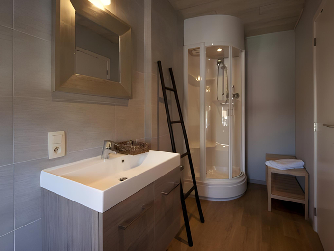 Bathroom 2, Sino, Oost-Vlaanderen