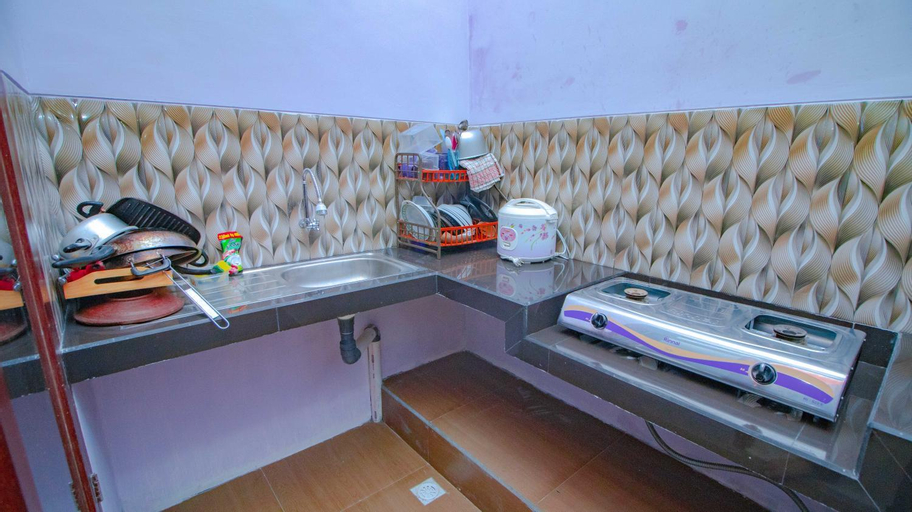 Others 2, Villa Surga Dunia with Private Pool and Billiard, Malang