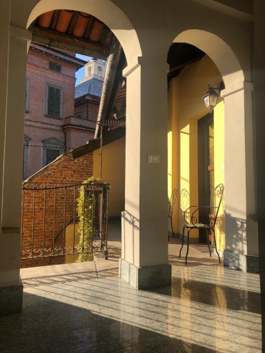 Others 4, Affittacamere famiglia Do, Cuneo
