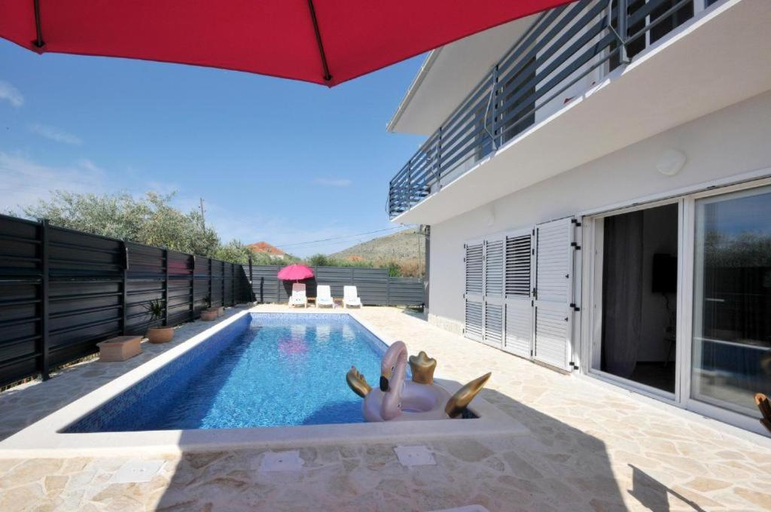 Others 3, Villa Carolina, Trogir