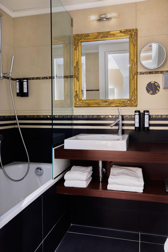 Bathroom 18