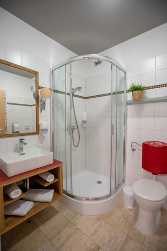 Others 2, Atrium Rooms & Cafe, Sopron-Fertőd