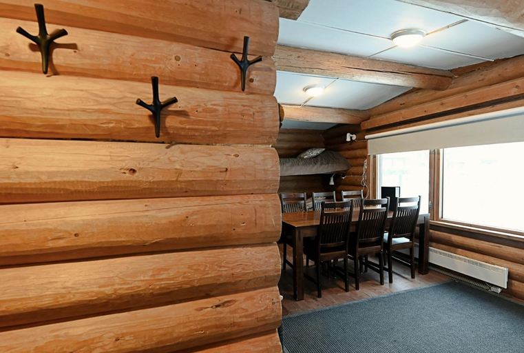 Others 3, Classic Log Cabin Ski-in Ski-out, Lapland