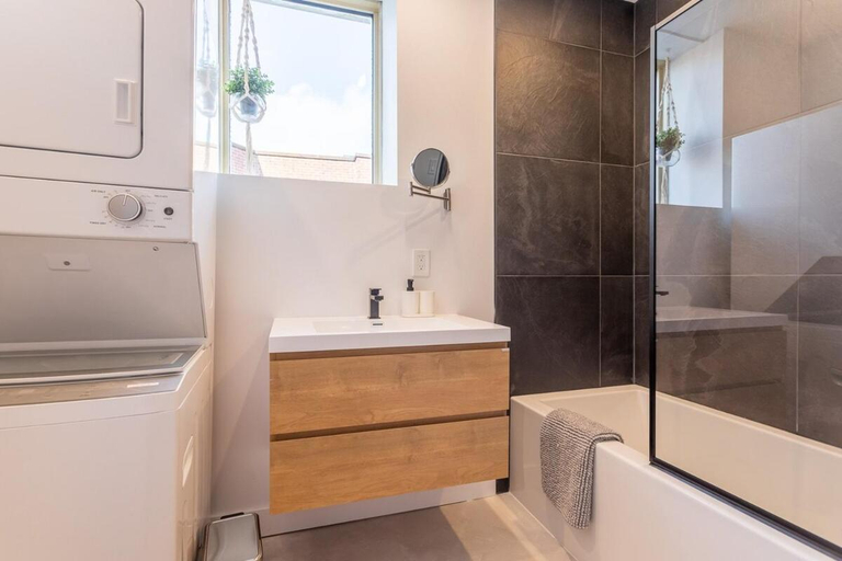 Bathroom 3, L'exclusif du Plateau, Montréal