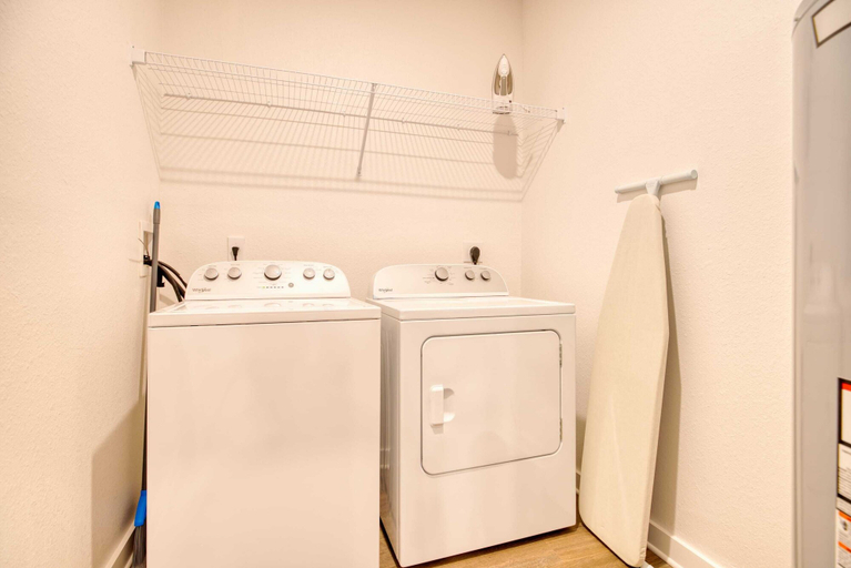 Bathroom 2, Grand Two Bedroom Two Bathroom Apartment with Balcony by The Scholar, Alachua