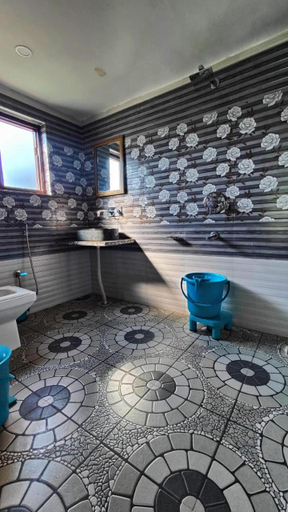 Bathroom 5, Tip Top Pahalgam, Anantnag