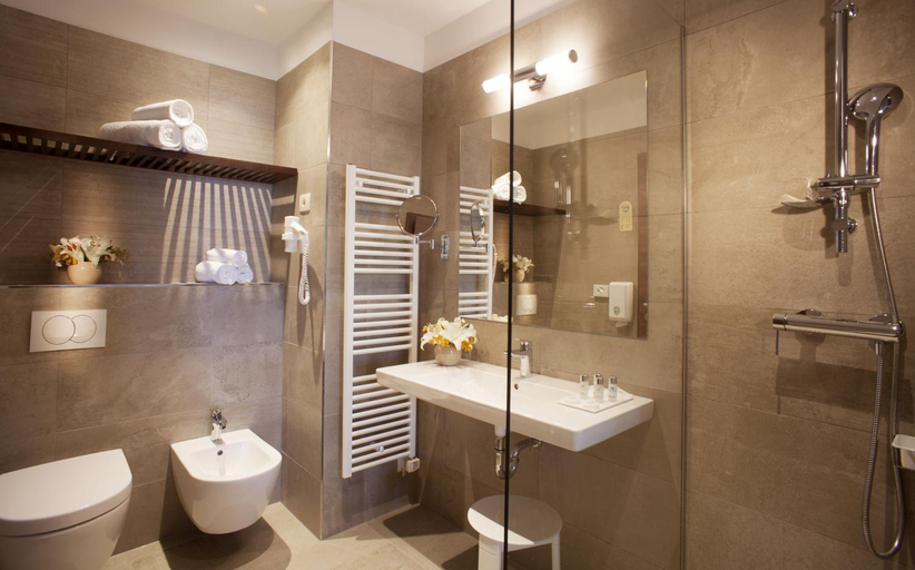 Bathroom 4, Hotel Belvedere, Izola