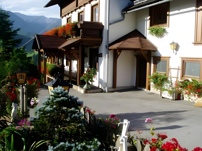 Exterior & Views 1, Hotel & Destillerie Sonnfeld, Kirchdorf an der Krems