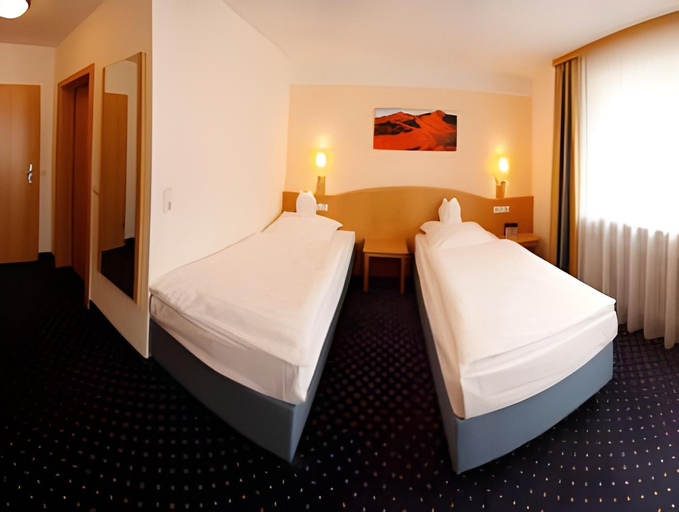 Bedroom 4, Hotel-Restaurant Zum Goldenen Lowen, Main-Taunus-Kreis