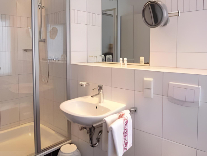 Bathroom 3, Astenturm Hotel & Restaurant, Hochsauerlandkreis