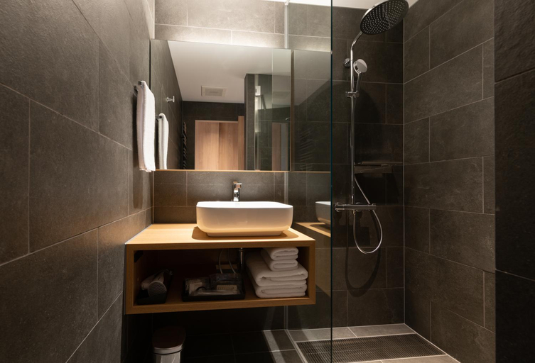 Bathroom 5, Fenix West, Furano