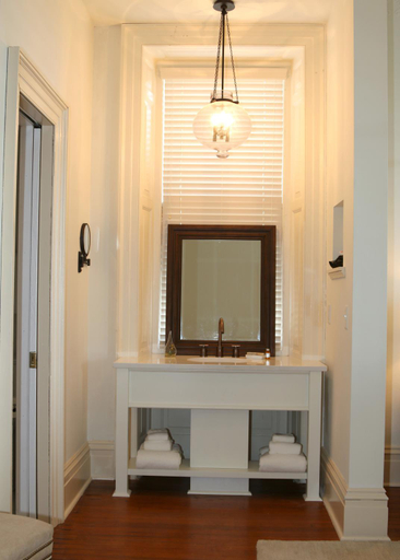 Bathroom, Anchorage 1770, Beaufort
