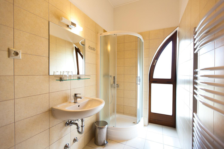 Bathroom 2, Piroska Csarda es Panzio, Siófok