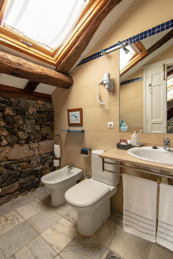 Bathroom 4, Hotel Mar del Sueve, Asturias