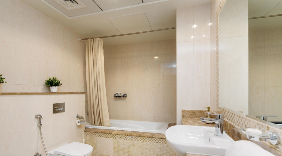 Bathroom 4, Massive 2 Bedroom with Palm View Balqis, Dubai