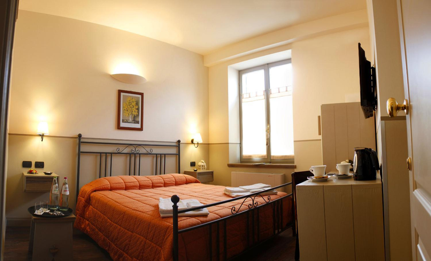 Bedroom 4, Albergo Benito, Perugia
