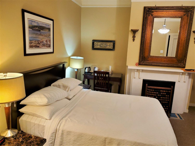 Bedroom 2, Abba Inn Guest House, Division No. 1