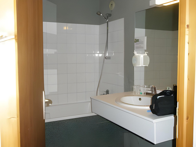 Bathroom 3, Hotel la Fontaine du Mont Blanc, Haute-Savoie