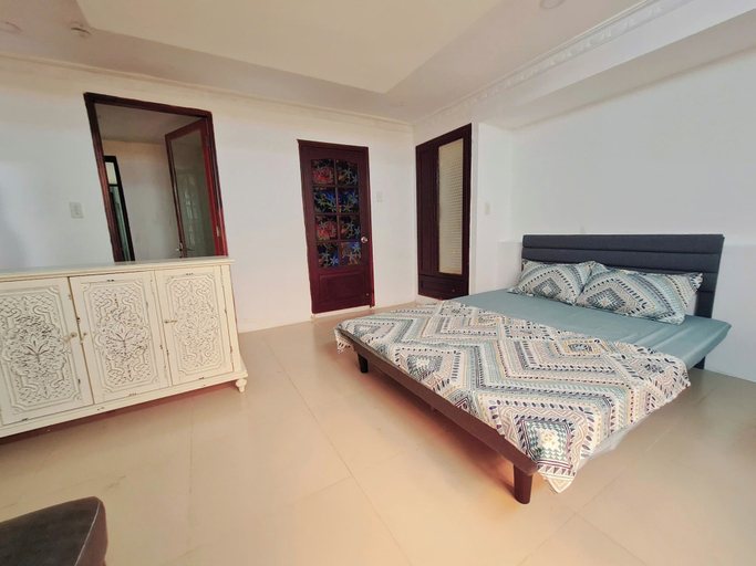 Bedroom 3, Myths, District 10