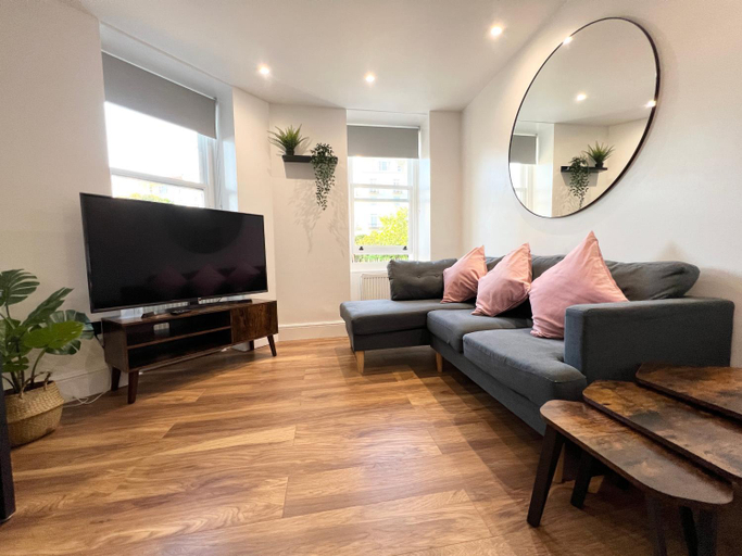 Bedroom 2, Lovely Apartment, One Minute from Bournemouth Beach and Town., Bournemouth
